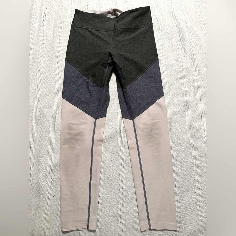 Outdoor voices Springs 7/8 leggings - First run color combination!!